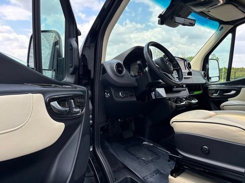 Used 2024 Mercedes-Benz Sprinter 3500 image 13