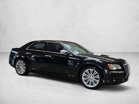 Used 2011 Chrysler 300 Limited RWD image 3