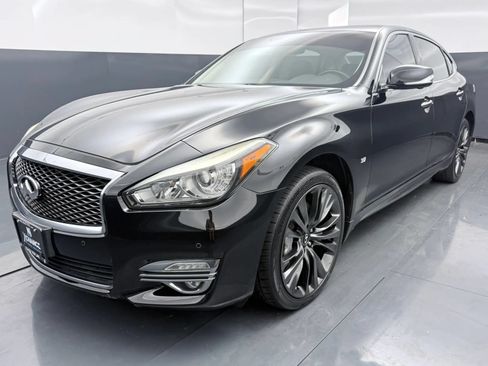 Used 2017 INFINITI Q70 L 3.7 AWD/4WD image 3