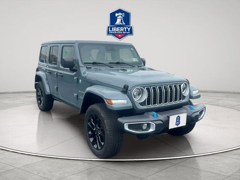 Used 2024 Jeep Wrangler Unlimited Sahara w/ Technology Group AWD/4WD image 16