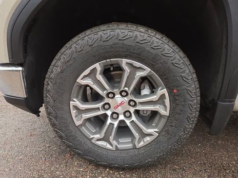 New 2026 GMC Sierra 1500 SLE w/ X31 Off-Road Package image 7