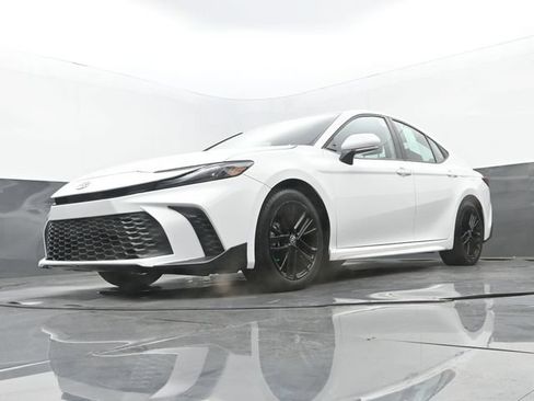Used 2025 Toyota Camry SE w/ Convenience Package FWD image 26
