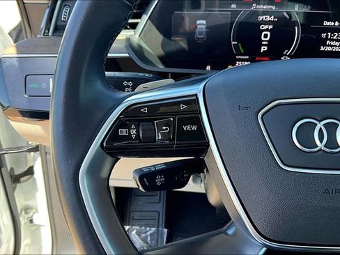 Used 2022 Audi e-tron Premium Plus w/ Premium Plus Package image 20