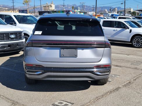 New 2025 Lincoln Nautilus Reserve image 5