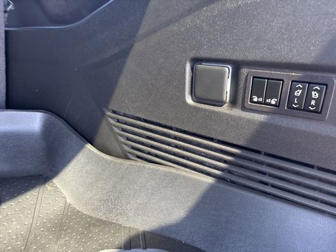 Used 2023 Chevrolet Suburban High Country AWD/4WD image 21