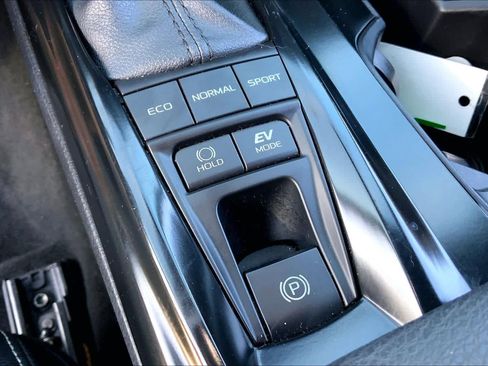 Used 2025 Toyota Camry SE FWD image 33