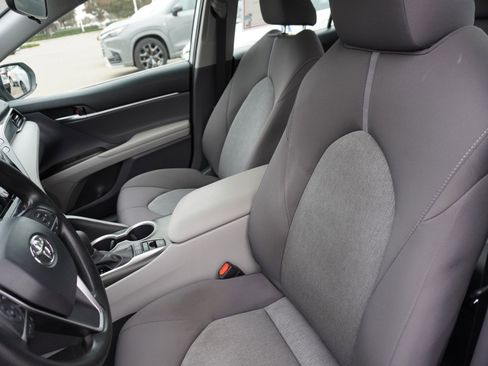 Used 2022 Toyota Camry LE image 19