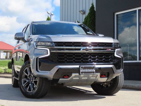 Used 2021 Chevrolet Tahoe Z71 w/ Luxury Package AWD/4WD image 1