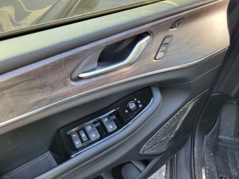 Used 2023 Jeep Grand Cherokee Overland w/ Adv Protech Group III image 10