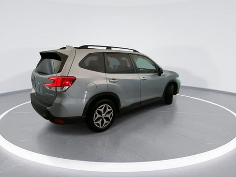 Used 2020 Subaru Forester Premium AWD/4WD image 4