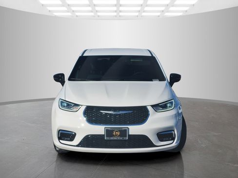 New 2026 Chrysler Pacifica Select image 2