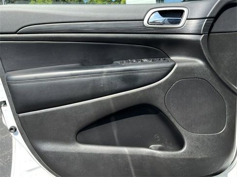 Used 2021 Jeep Grand Cherokee Laredo image 15