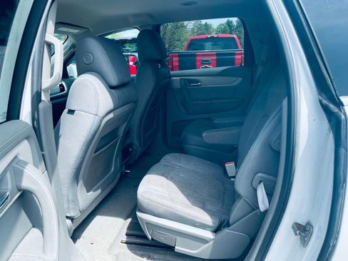Used 2017 Chevrolet Traverse LT w/ Style and Technology Package FWD image 19