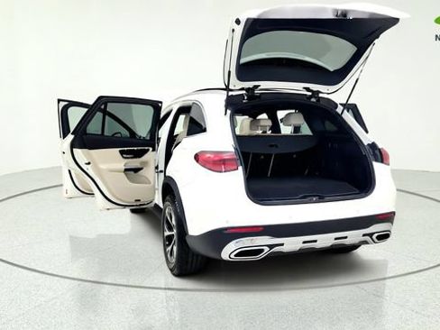 Used 2025 Mercedes-Benz GLC 350e 4MATIC image 17