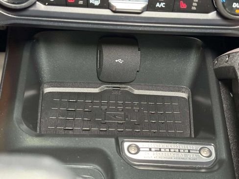 Used 2024 Ford Bronco Outer Banks AWD/4WD image 16