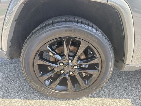 Used 2021 Jeep Grand Cherokee Laredo X AWD/4WD image 18