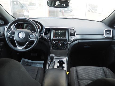 Used 2021 Jeep Grand Cherokee Laredo image 18