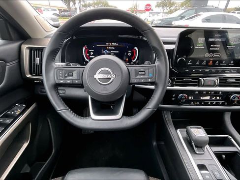 Used 2024 Nissan Pathfinder Platinum w/ Cargo Package image 5