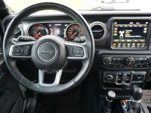 Used 2018 Jeep Wrangler Unlimited Sahara AWD/4WD image 9