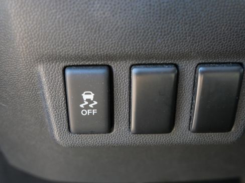 Used 2015 Nissan Titan S AWD/4WD image 21