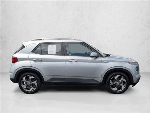 Used 2021 Hyundai Venue SEL FWD image 4
