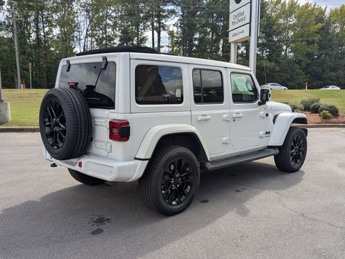 Used 2021 Jeep Wrangler Unlimited Sahara image 3