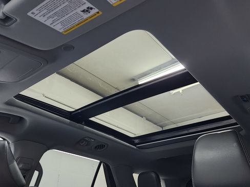 Used 2022 Ford Explorer XLT w/ Equipment Group 202A image 23