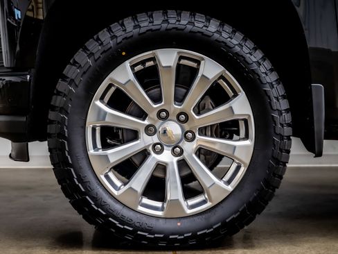 Used 2021 Chevrolet Silverado 1500 High Country w/ Technology Package image 38