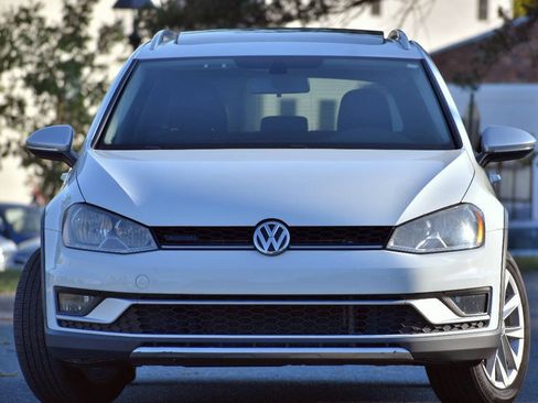 Used 2017 Volkswagen Golf Alltrack SE AWD/4WD image 3