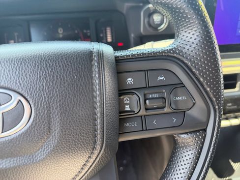 Certified 2025 Toyota Tacoma SR5 AWD/4WD image 20