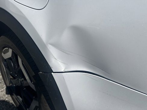 Used 2024 Kia Telluride EX w/ EX Captain's Chair Package image 7