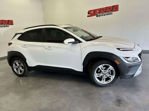 Used 2022 Hyundai Kona SEL w/ Convenience Package FWD image 2
