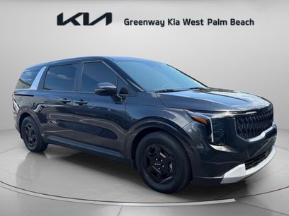 Used 2025 Kia Carnival