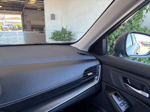 Used 2025 Nissan Rogue SV FWD image 37