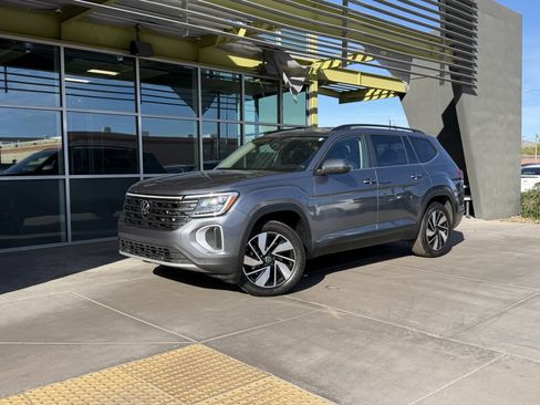 Used 2024 Volkswagen Atlas SE image 1