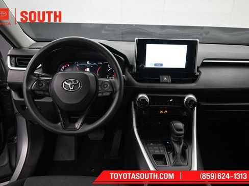 Used 2025 Toyota RAV4 XLE AWD/4WD image 11