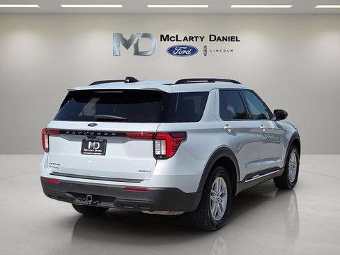 Used 2025 Ford Explorer Active AWD/4WD image 5