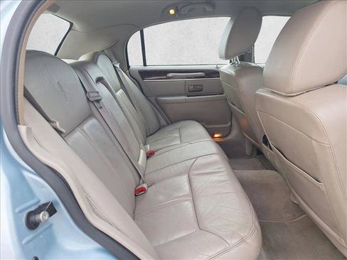 Used 2011 Lincoln Town Car Signature Limited image 16