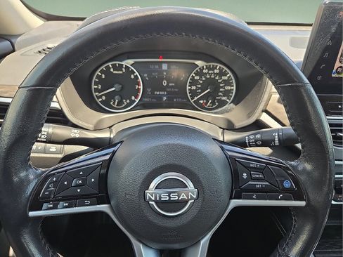 Used 2023 Nissan Altima 2.5 SV w/ SV Premium Package FWD image 4