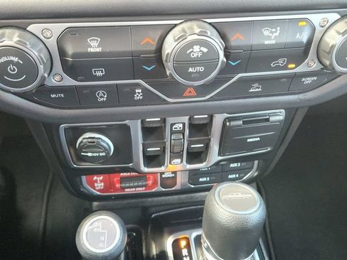 Used 2026 Jeep Gladiator Mojave AWD/4WD image 18