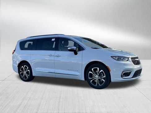New 2026 Chrysler Pacifica Pinnacle image 3