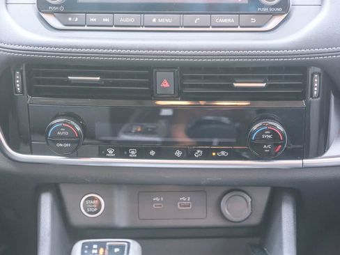Used 2021 Nissan Rogue SV FWD image 14