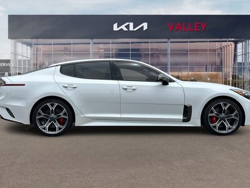 Used 2018 Kia Stinger GT2 RWD image 3