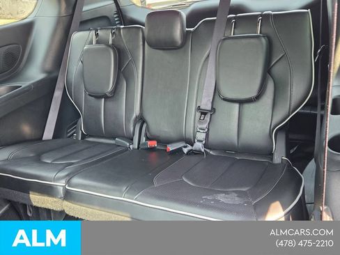 Used 2025 Chrysler Pacifica Limited FWD image 9
