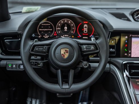 Used 2025 Porsche Panamera image 13