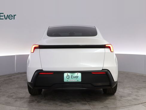Used 2026 Tesla Model Y 2WD image 15
