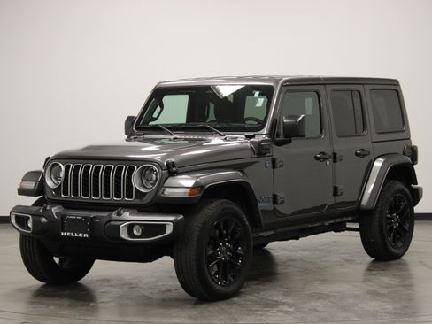 Used 2025 Jeep Wrangler Unlimited Sahara w/ Safety Group AWD/4WD image 4