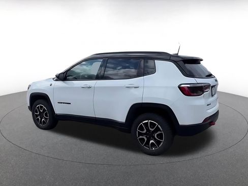 Used 2025 Jeep Compass Trailhawk image 10