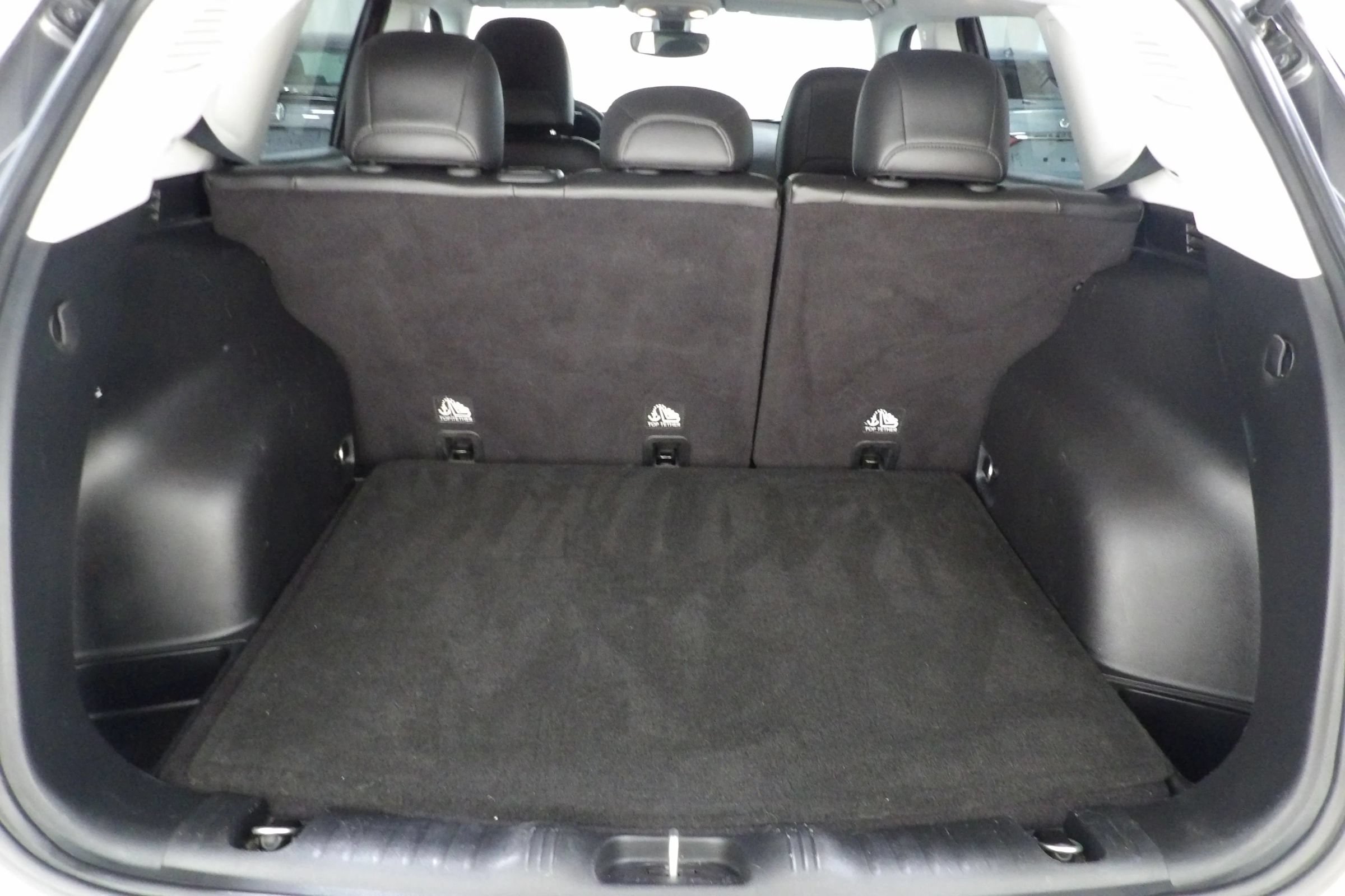 Used 2018 Jeep Compass Latitude w/ Cold Weather Group FWD image 6