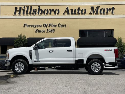 Used 2024 Ford F250 XLT w/ FX4 Off-Road Package AWD/4WD image 3
